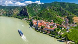 &copy; mojolo - stock.adobe.com
