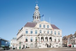 &copy; Shutterstock/Traveller70