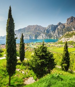Blick auf Riva del Garda © nata_rass - stock.adobe.com